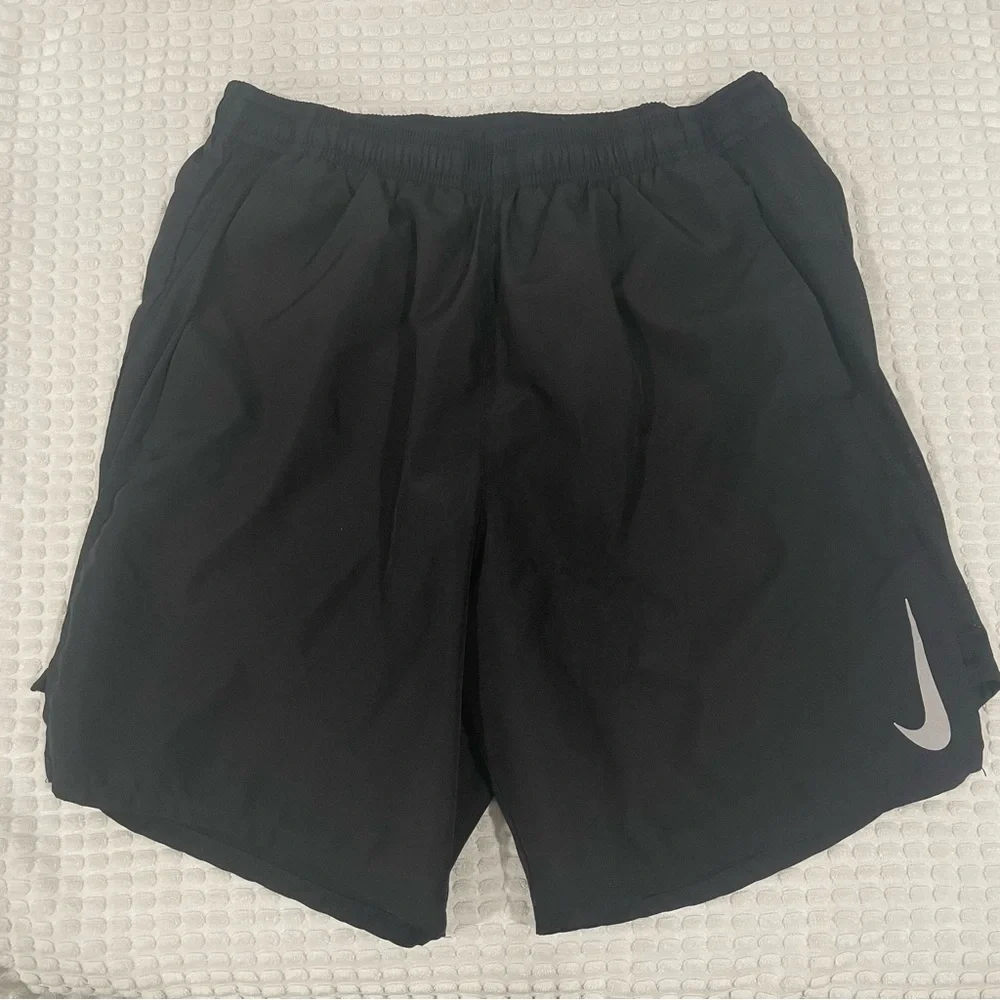 LIKE NEW Nike Shorts (Black) - Picture 1 of 4